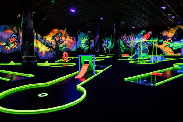 Muurschildering Blacklight Neon 5. Speeltuin Morskieft Fleringen